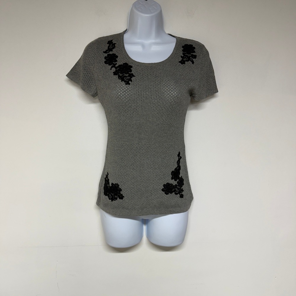 BCBGMAXAZRIA Size S Embroidered Silk Merino Wool Top Knit Short Sleeve Gray